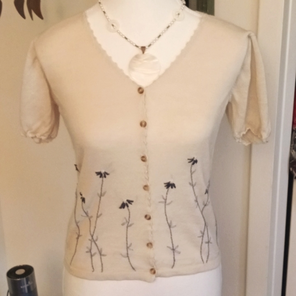 Vintage Villager Knit Light Sweater.